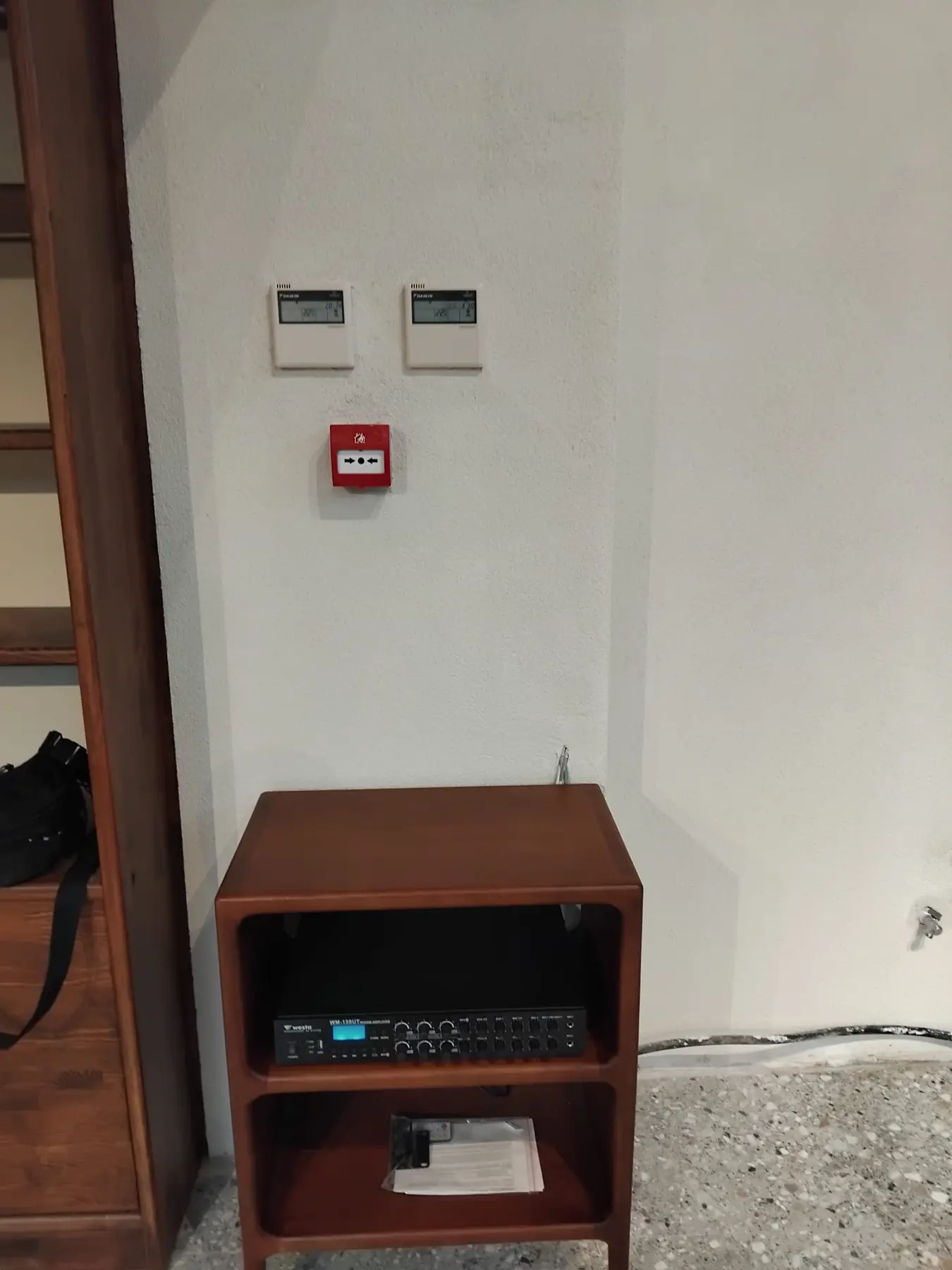Yangın ihbar butonu ve kontrol üniteleriyle saha ekipmanları